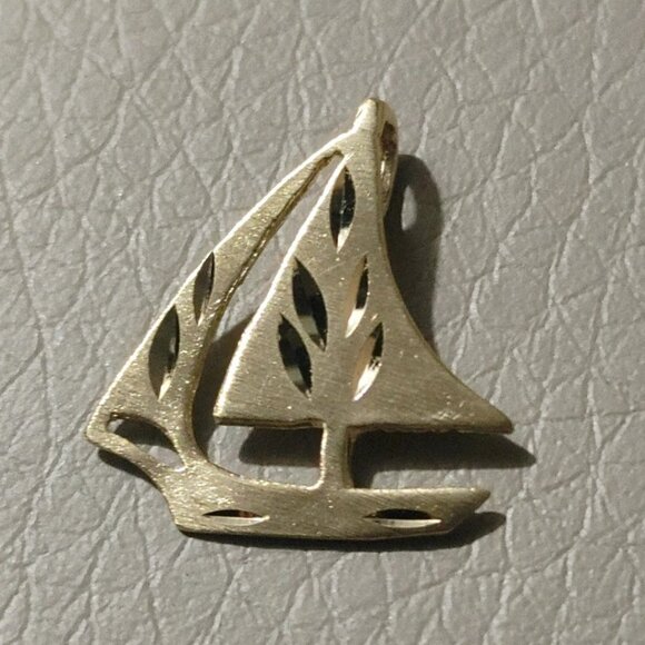Mark Anthony Jewelry - 14k Pendant Charm Yellow Gold YG Mark Anthony Sailboat Sailing Beach
